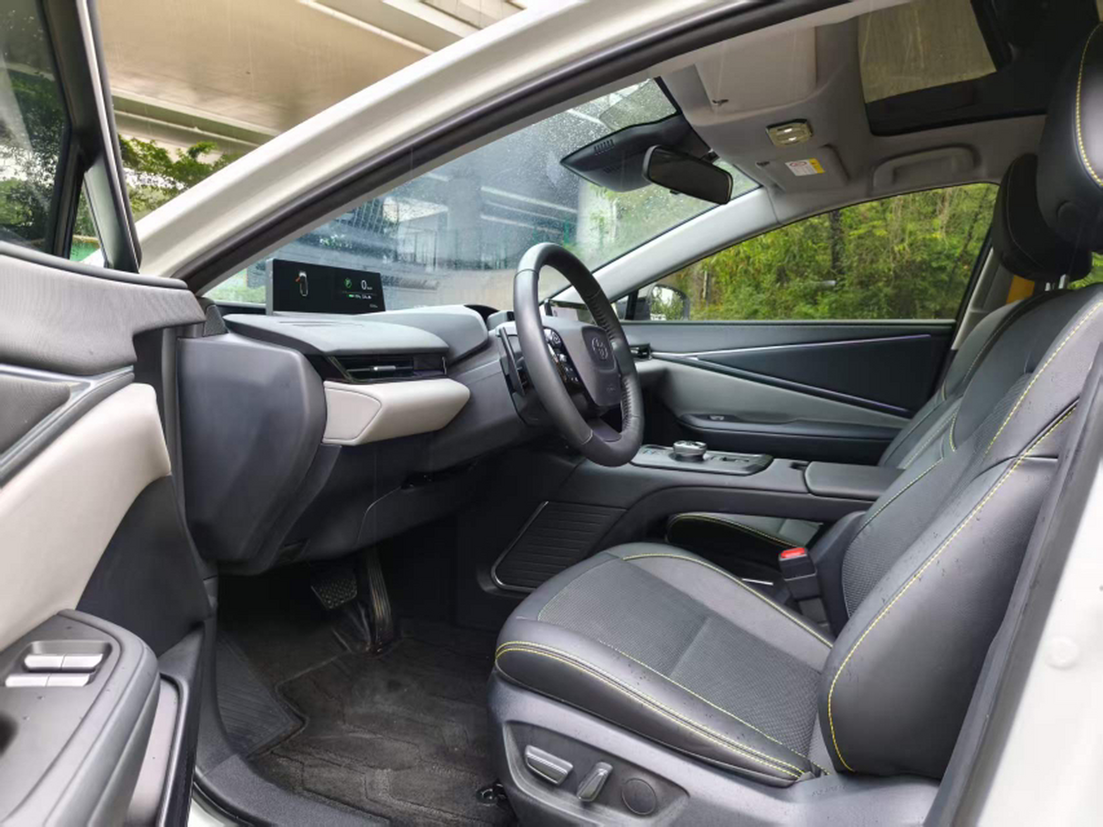 Vordere Reihe im Auto