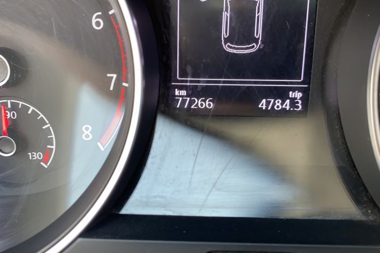 Used Volkswagen Golf 2015 1.4TSI Automatic Comfort Model Odometer Close Up