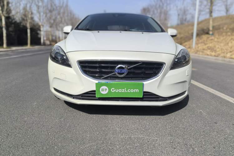 Used Volvo V40 2015 1.6T Zhiyi Edition