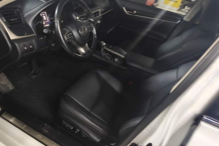 Used Lexus GS 2016 200T Leading Edition
