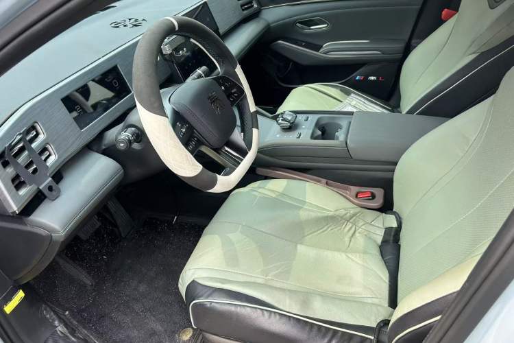 Used BYD Qin L 2024 DM-i 120KM Beyond Model Interior 2