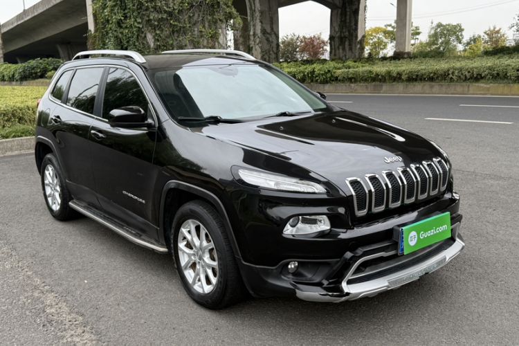 Used Jeep Cherokee 2017 2.0L Superior Edition