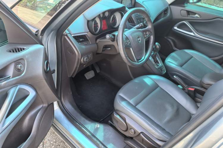 Used Opel Zafira 2013 1.4T Five-Seat Comfort Version