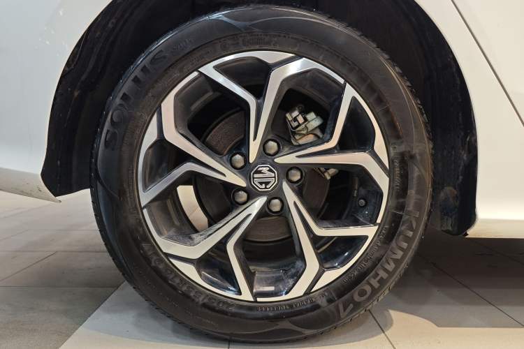 Used MG 5 2022 180 DVVT CVT Youth Luxury Edition
