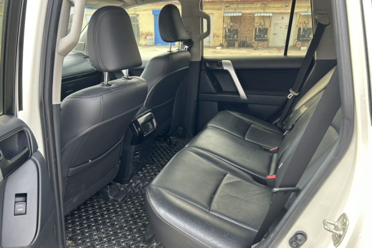 Used Toyota Prado 2016 2.7L Automatic Standard Edition Interior 3