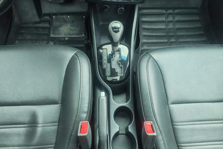 Used Kia K2 2015 Sedan 1.6L Automatic Transmission Premium Gear Lever