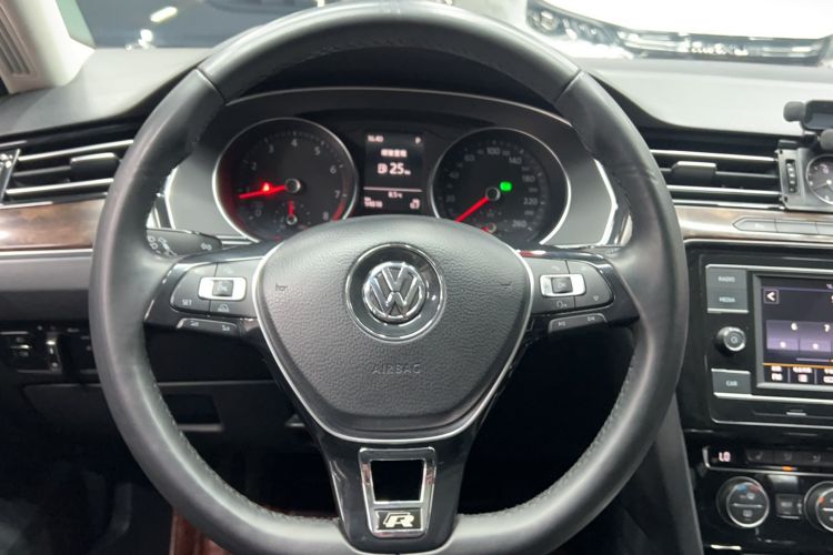 Used Volkswagen Magotan 2018 330TSI DSG Luxury Model