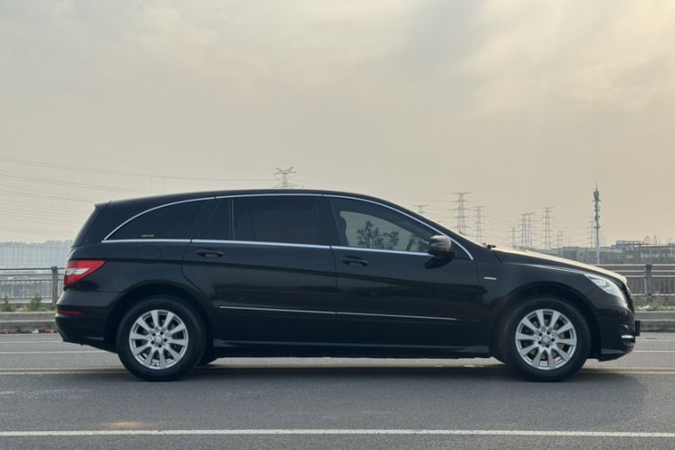 Used Mercedes-Benz R-Class 2017 R 320 4MATIC Business Edition Prestige Model Exterior 7