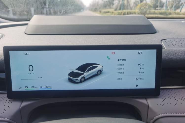 Used Geely Galaxy Galaxy 8 2025 130km EM-P Starship Edition
