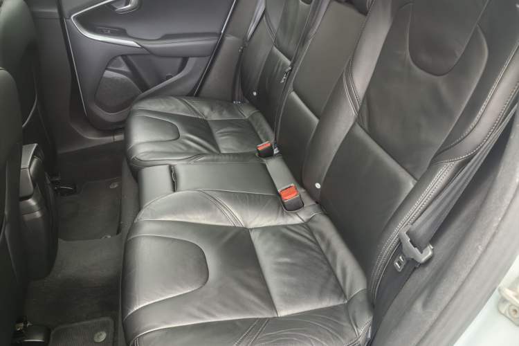 Used Volvo V40 2014 2.0T Zhiya Edition
