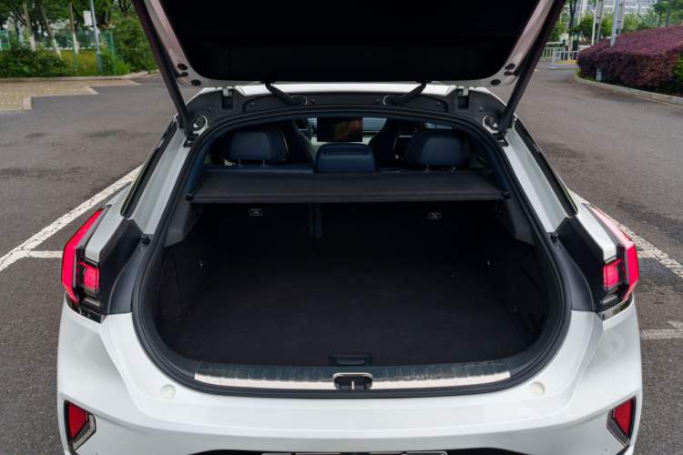 Used Zeekr 001 2025 YOU Edition 100 kWh All-Wheel Drive