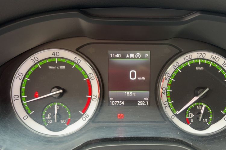 Used Skoda Kodiaq 2017 TSI330 7-Seater Two-Wheel-Drive Luxury Tech Edition Odometer Close Up