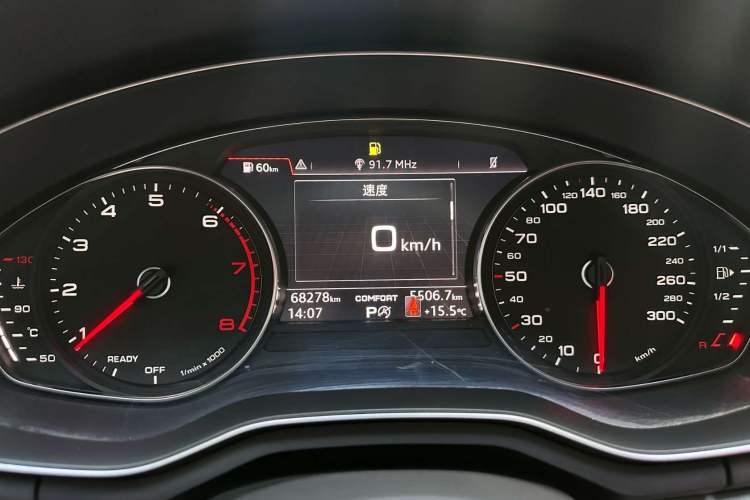 Used Audi A4L 2019 40 TFSI Ambition China VI Odometer Close Up