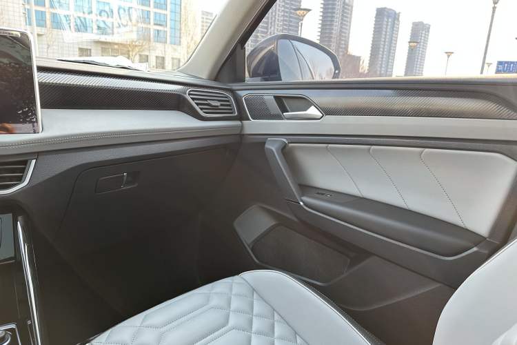 Used Volkswagen Tayron 2023 280TSI Two-Wheel-Drive Luxury Plus Advanced Version Interior 10