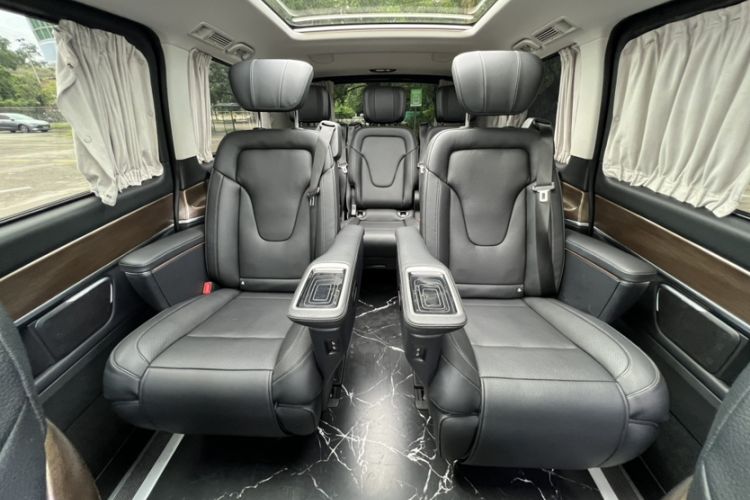Ojetý Mercedes-Benz V-Class 2021 V 260 Prestige Edition