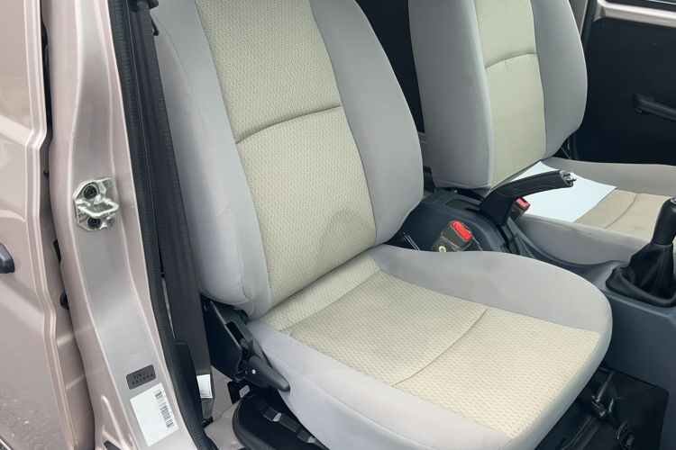 Used Jinbei Hiace X30 2023 1.5L Super-Comfortable Passenger Van 5/6/7-Seater Non-Air-Conditioned Version Model SWC15M