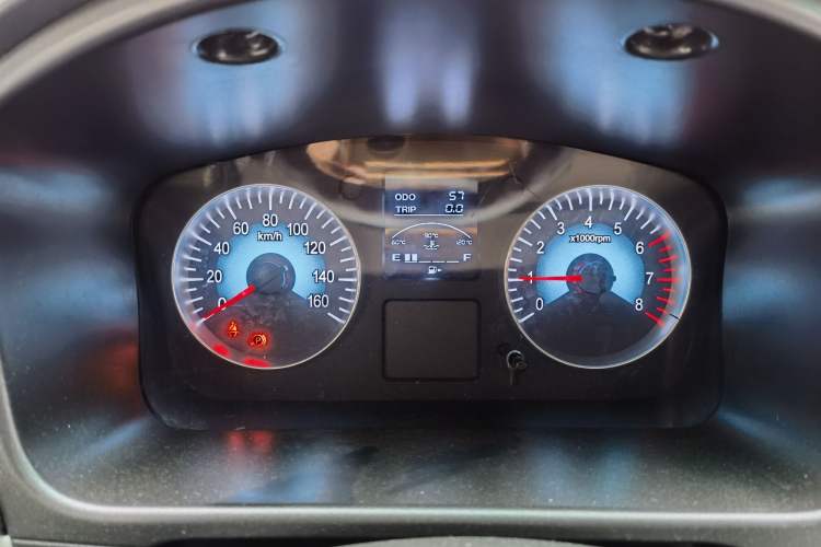 Used Jinbei New Hiace X30L 2024 Wealth Edition Passenger Van 5/6/7 Seater Front-Mounted Air Conditioning
