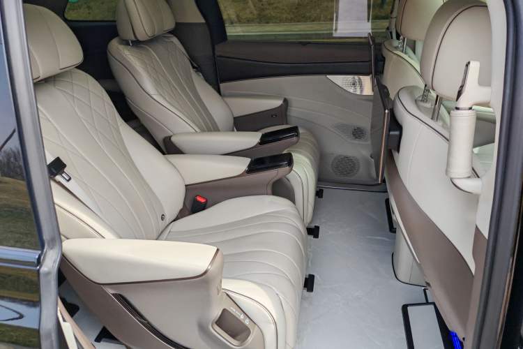 Used Denza D9 2022 DM-i 970 Four-Wheel Drive Prestige Model Interior 4