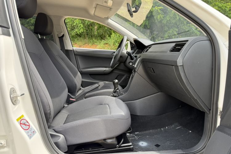 Used Volkswagen Santana 2015 1.4L Manual Fashion Edition Interior 6