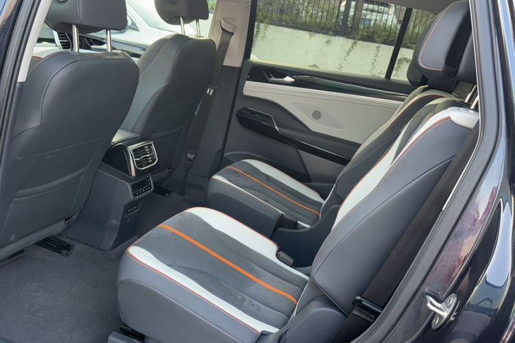 Used Volkswagen ID.6 CROZZ 2022 Long-Range PRO Edition Interior 2