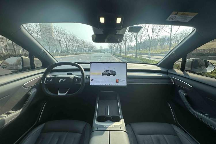 Used ONVO L60 2024 60 kWh Rear-Drive Version