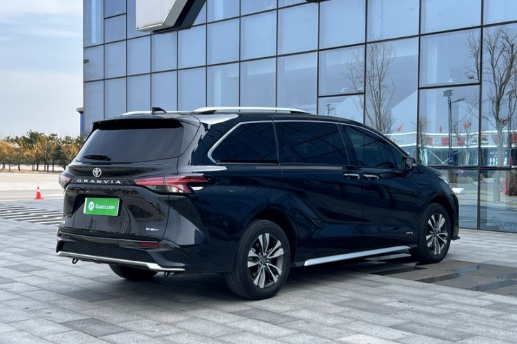 Used Toyota Granvia 2024 2.5L Hybrid Luxury Edition