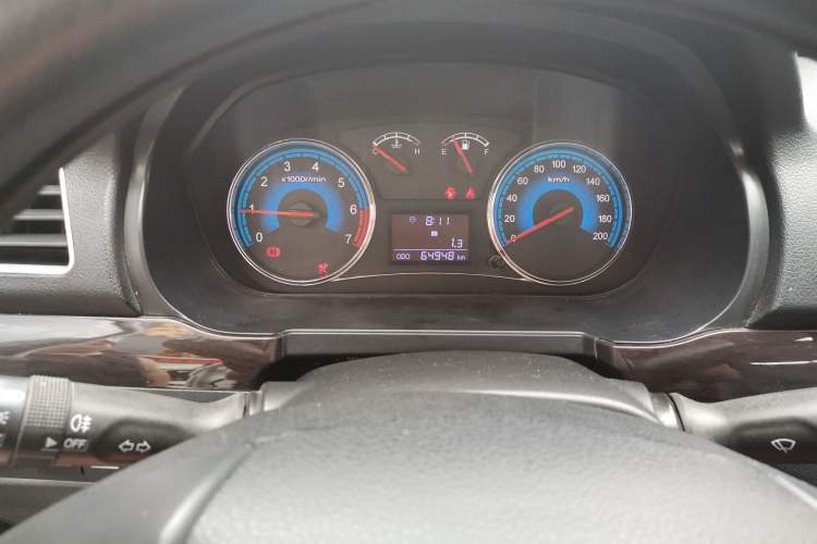 Used Dongfeng Fengon 370 2016 1.5L Manual Elite Home Edition 7-Seater
