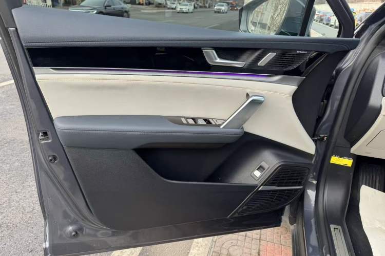 Used BYD Tang New Energy 2022 EV 730KM Luxury Model Interior 12