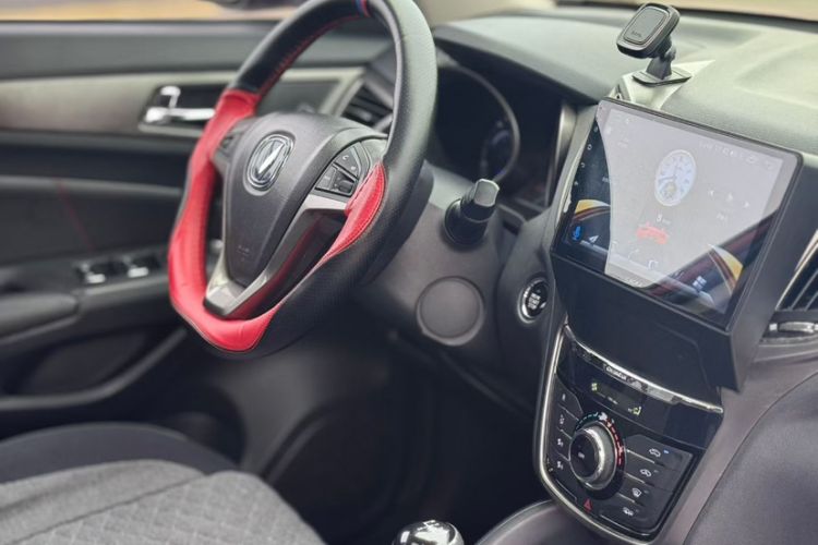 Used CHANGAN CS75 2016 2.0L Manual Luxury Version China IV Standard
