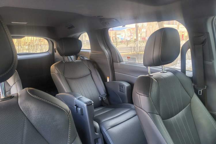 Used Toyota Sienna 2024 2.5L Hybrid Luxury Edition