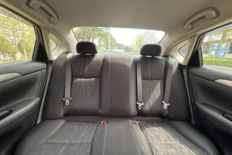 Used Nissan Sylphy 2021 Classic 1.6XE CVT Comfort Edition Interior 4
