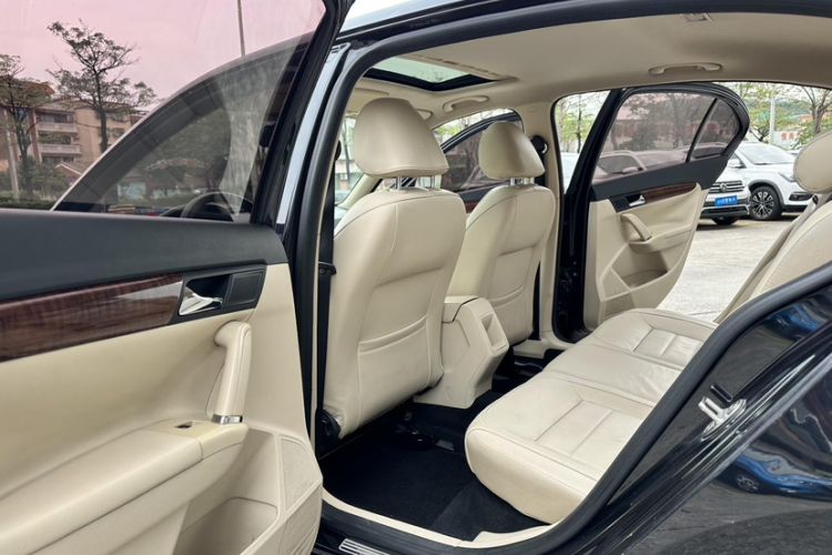 Used Volkswagen Lavida 2013 Restyled Classic 1.6L Automatic Comfort Edition Interior 6