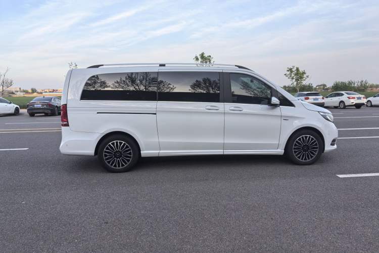 Used Mercedes-Benz V-Class 2017 V 260 L Prestige Extended Edition Exterior 6