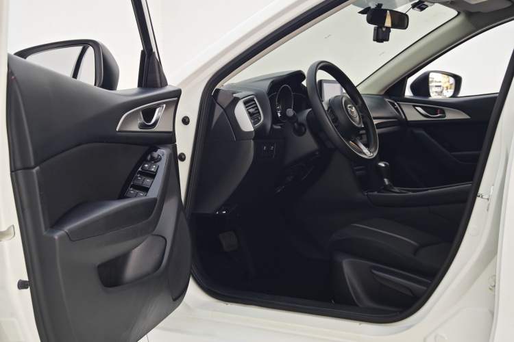 Used Mazda 3 Axela 2017 Hatchback 1.5L Automatic Luxury Model Emission Standard China V