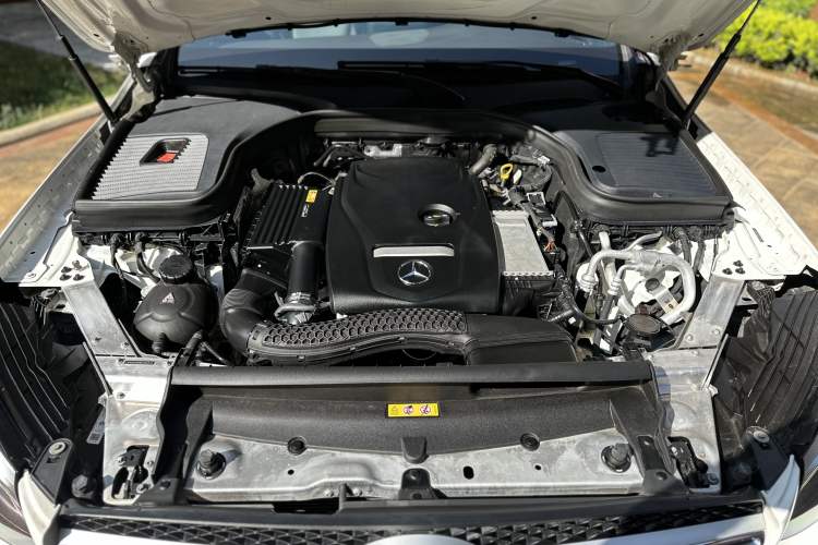 Used Mercedes-Benz GLC 2018 Facelift GLC 260 4MATIC Luxury Edition Interior 10