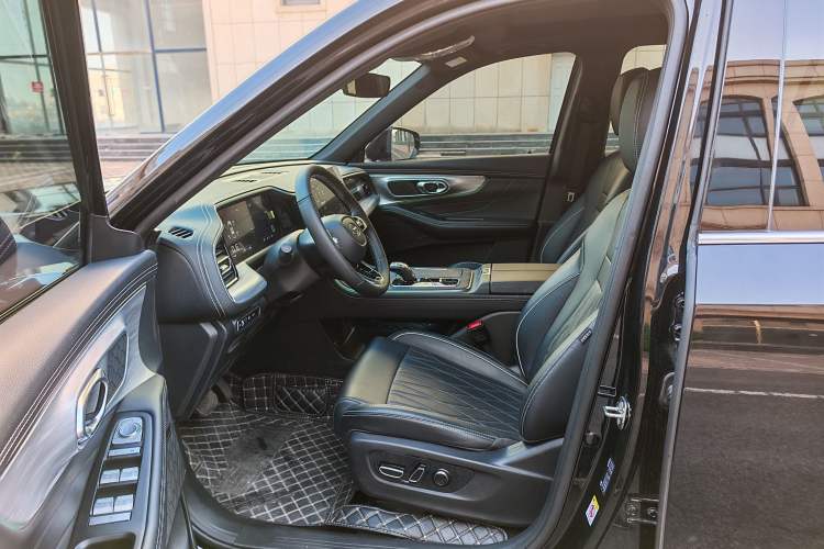 Used GAC Trumpchi GS8 2025 Linghang Series 2.0 TGDI Two-Wheel-Drive Luxury Edition 5 Seats