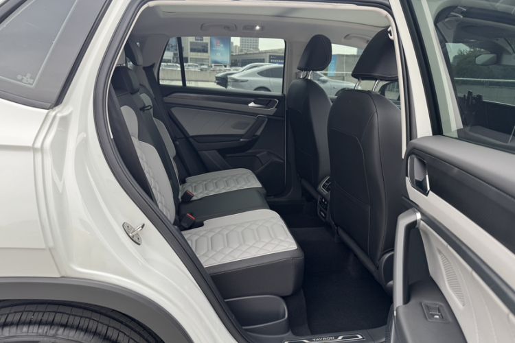 Used Volkswagen Tayron 2024 330TSI Two-Wheel Drive Luxury Plus Advanced Version Interior 3