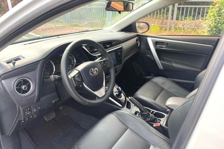 Used Toyota Levin Hybrid E+ 2019 1.8L PH V E-CVT Luxury Edition Interior 3