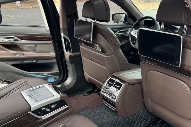 Used BMW 7 Series 2017 740Li xDrive Luxury Edition Interior 3