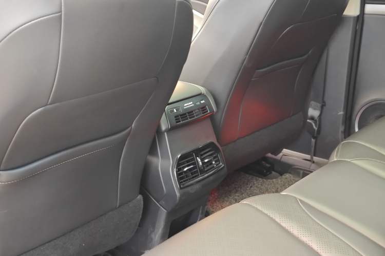 Used Wey VV6 2021 2.0T Two-Wheel Drive Smart Plus Interior 11