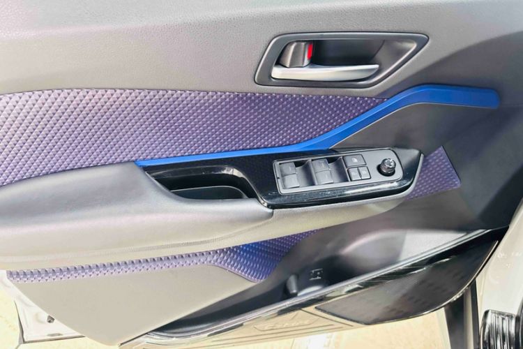 Used Toyota C-HR EV 2020 Luxury Sunroof Edition Interior 10