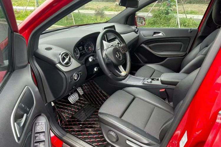 Used Mercedes-Benz B-Class 2015 B 200 Sport Edition Interior 3