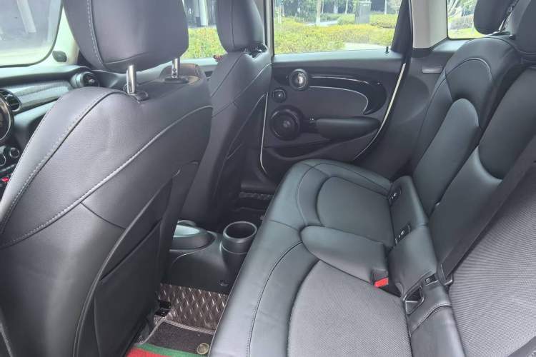 Used MINI MINI 2022 2.0T COOPER S Classic Edition Five-Door Version
