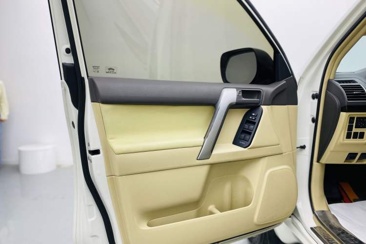 Used Toyota Prado 2016 2.7L Automatic Standard Edition
