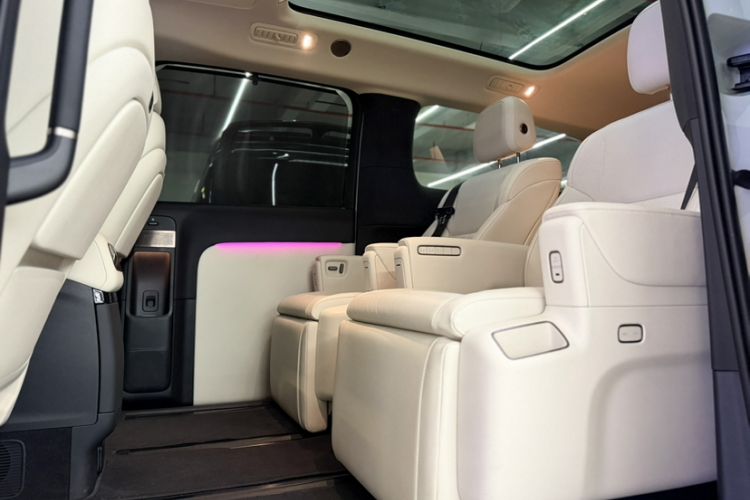 Used Li Auto MEGA 2025 Home Family Special Edition