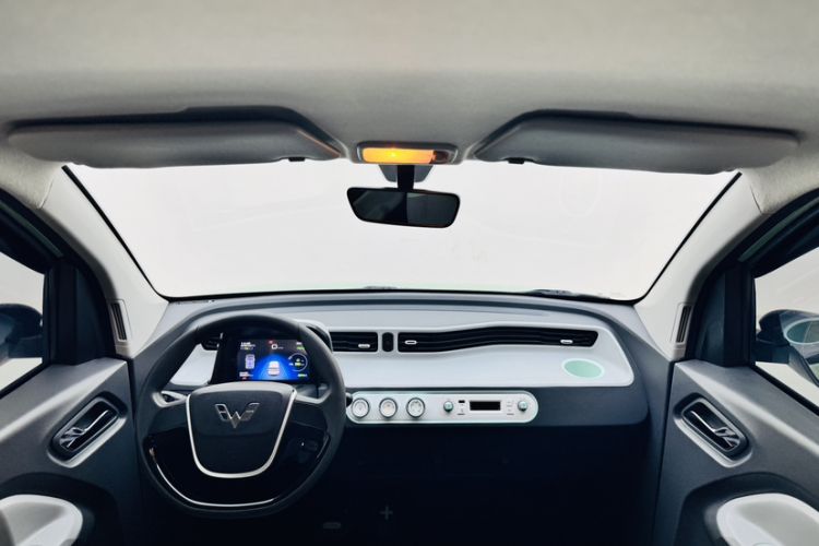 Used Wuling Hongguang MINIEV 2022 Macaron Premium Model – Lithium Iron Phosphate Interior 3