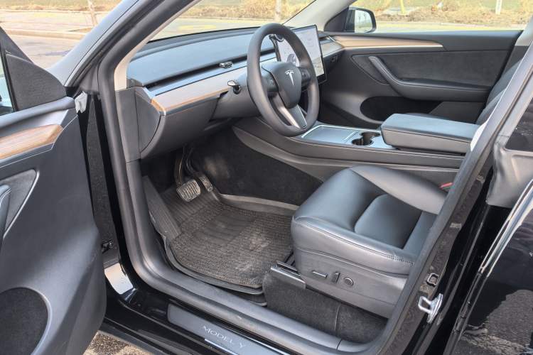 Used Tesla Model Y 2021 Standard Range Rear-Wheel Drive Version
