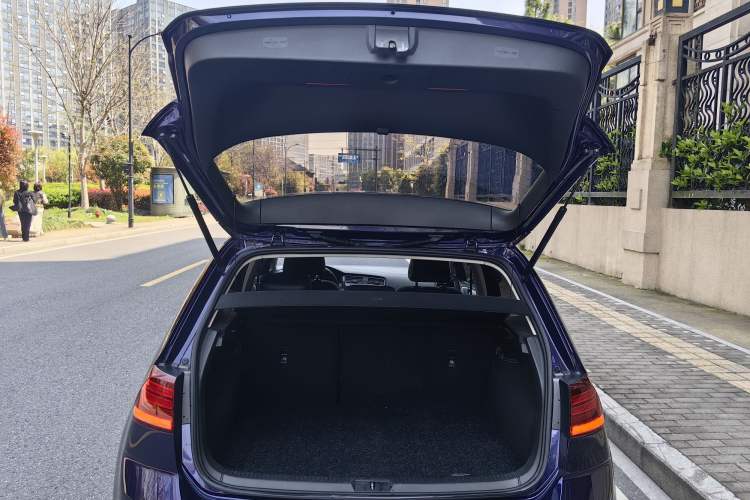 Used Volkswagen Golf 2018 1.6L Automatic Comfort Model Trunk