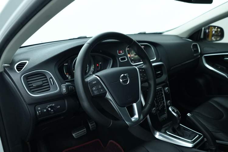 Used Volvo V40 2019 T3 Zhiyi Edition
