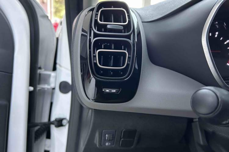 Used Citroen C3-XR 2019 230THP DCT ORIGINS Centennial Deluxe Edition Interior 6